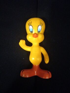 1976 Vintage Tweety Bird Yellow Collectible Figure